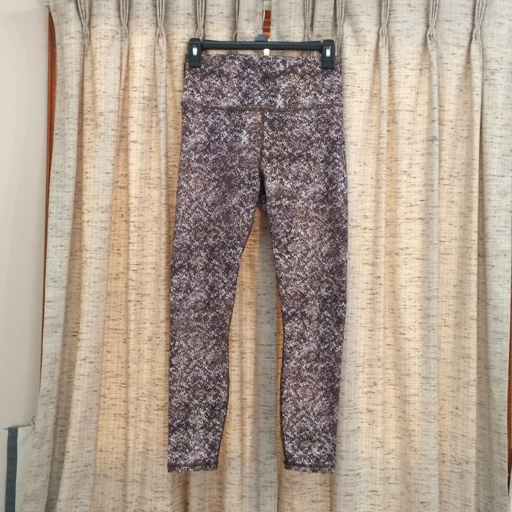 Fabletics Define Serpentine High-Waisted 7/8 Legging - Small